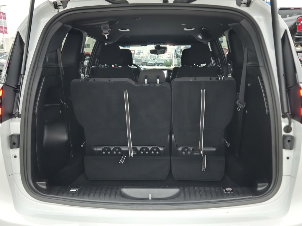 Used 2024 Chrysler Pacifica Touring image 12