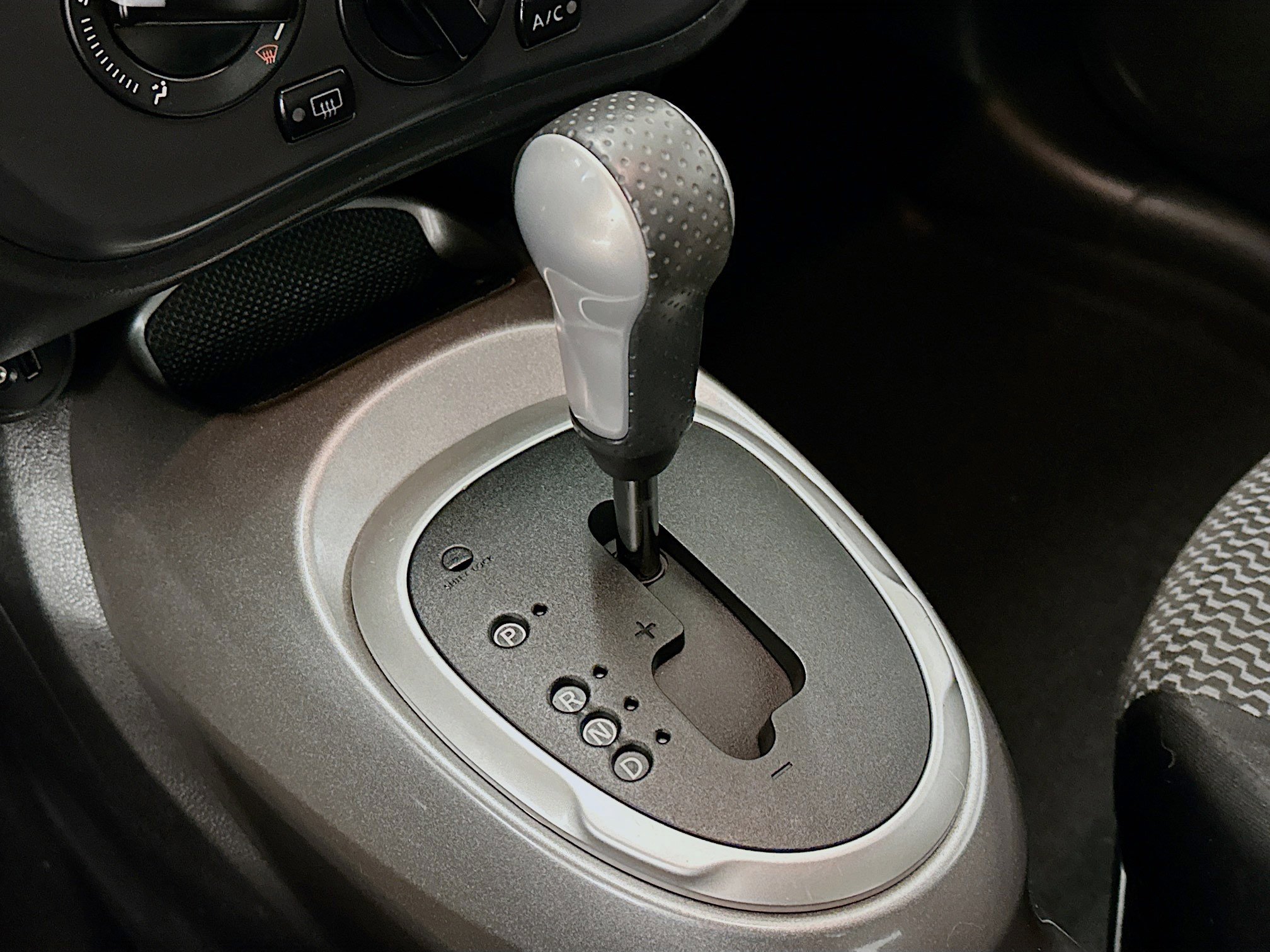 Used 2015 Nissan Juke S image 24