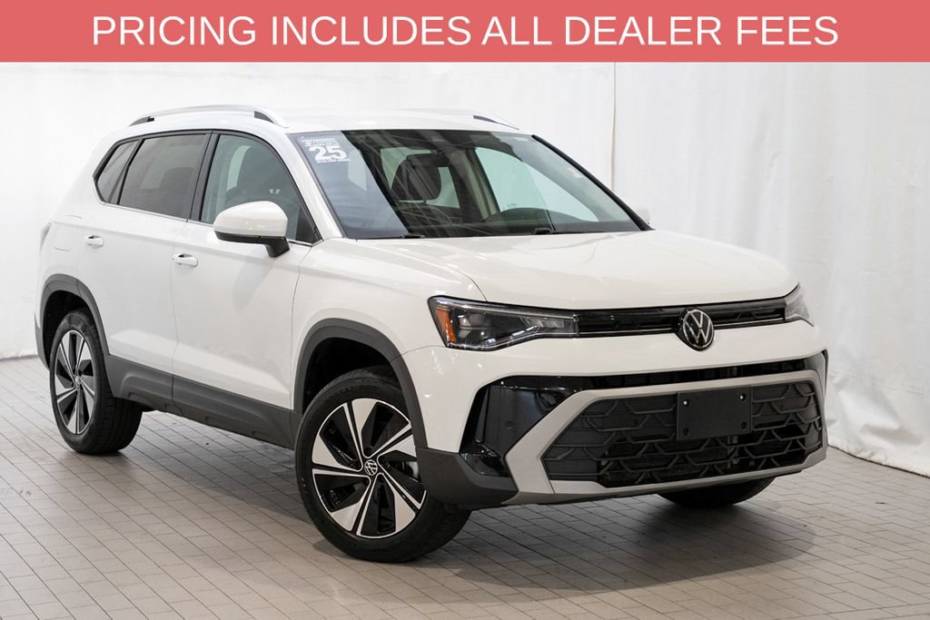 Used 2025 Volkswagen Taos SE AWD/4WD image 1