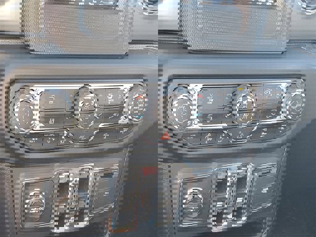 Used 2023 Jeep Wrangler Willys image 18