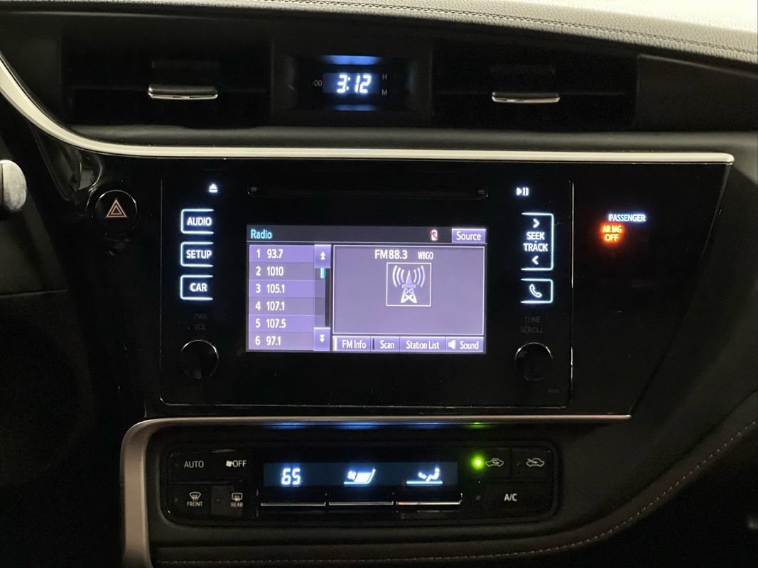 Used 2018 Toyota Corolla SE FWD image 18