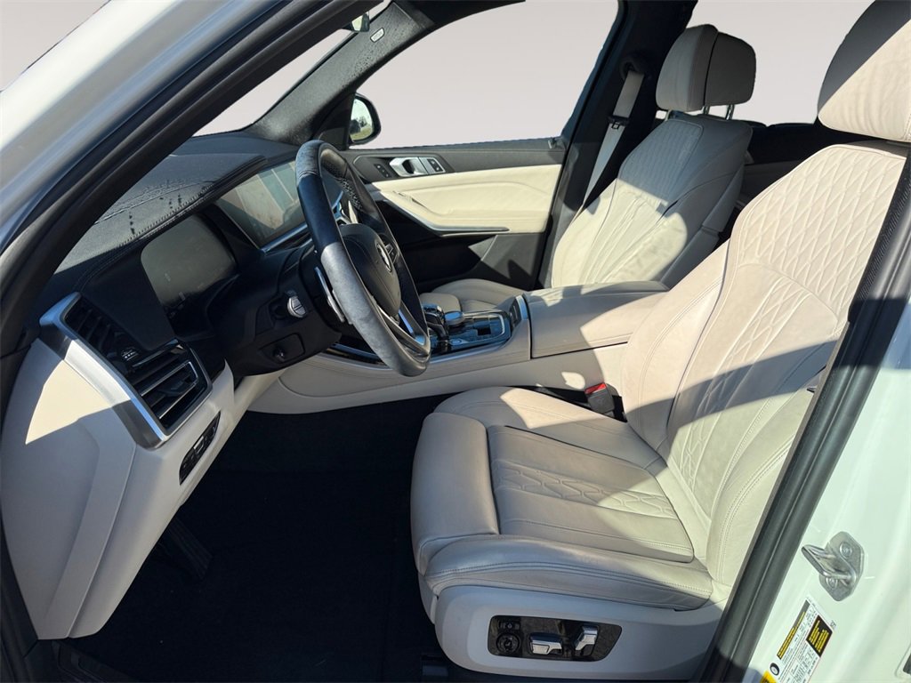 Used 2021 BMW X5 xDrive40i w/ Executive Package 2 image 2