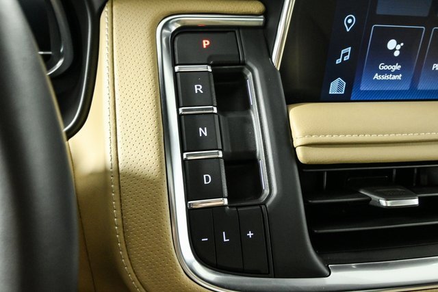 Used 2023 Chevrolet Suburban Premier image 16