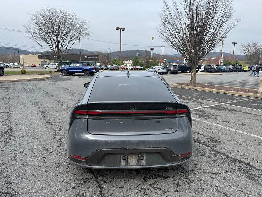 Used 2023 Toyota Prius XLE image 4