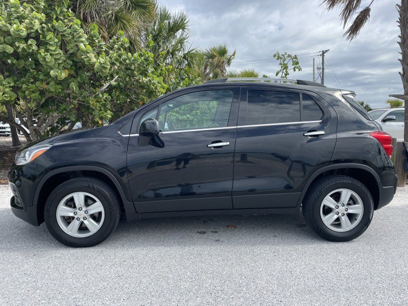 Used 2020 Chevrolet Trax LT w/ Driver Confidence Package AWD/4WD image 3