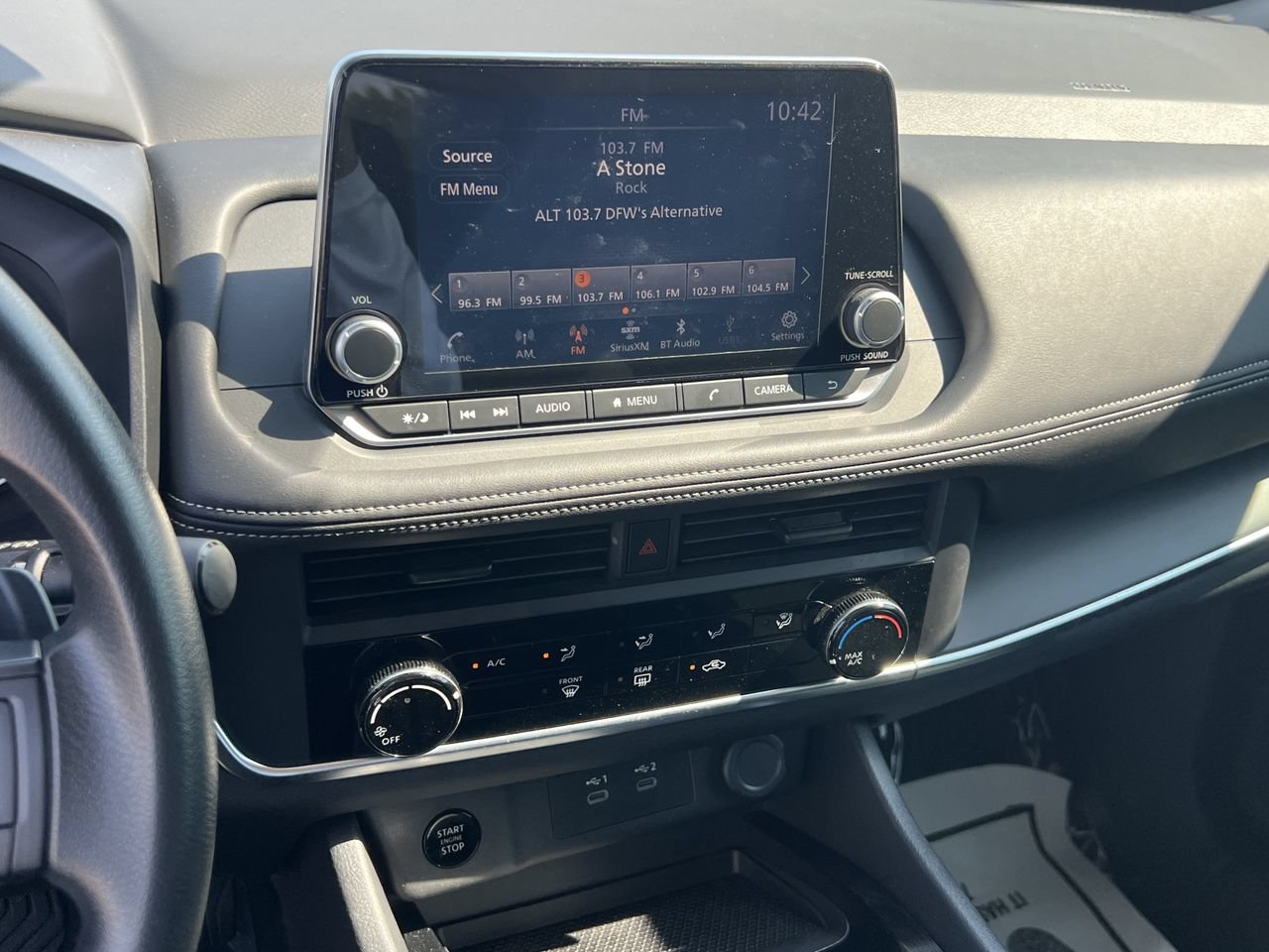 Used 2025 Nissan Rogue S FWD image 15