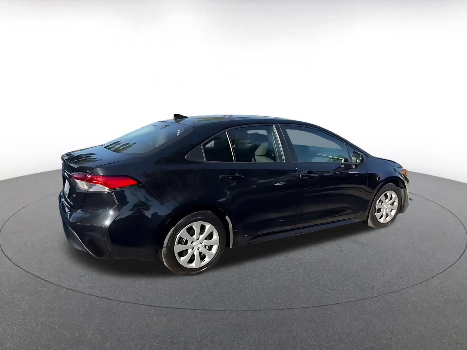 Used 2025 Toyota Corolla LE FWD image 13