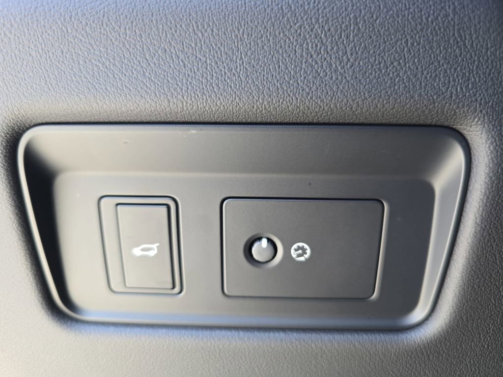 Used 2025 Jaguar F-PACE R-Dynamic S image 26