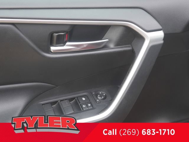 Used 2021 Toyota RAV4 XLE w/ Convenience Package AWD/4WD image 21