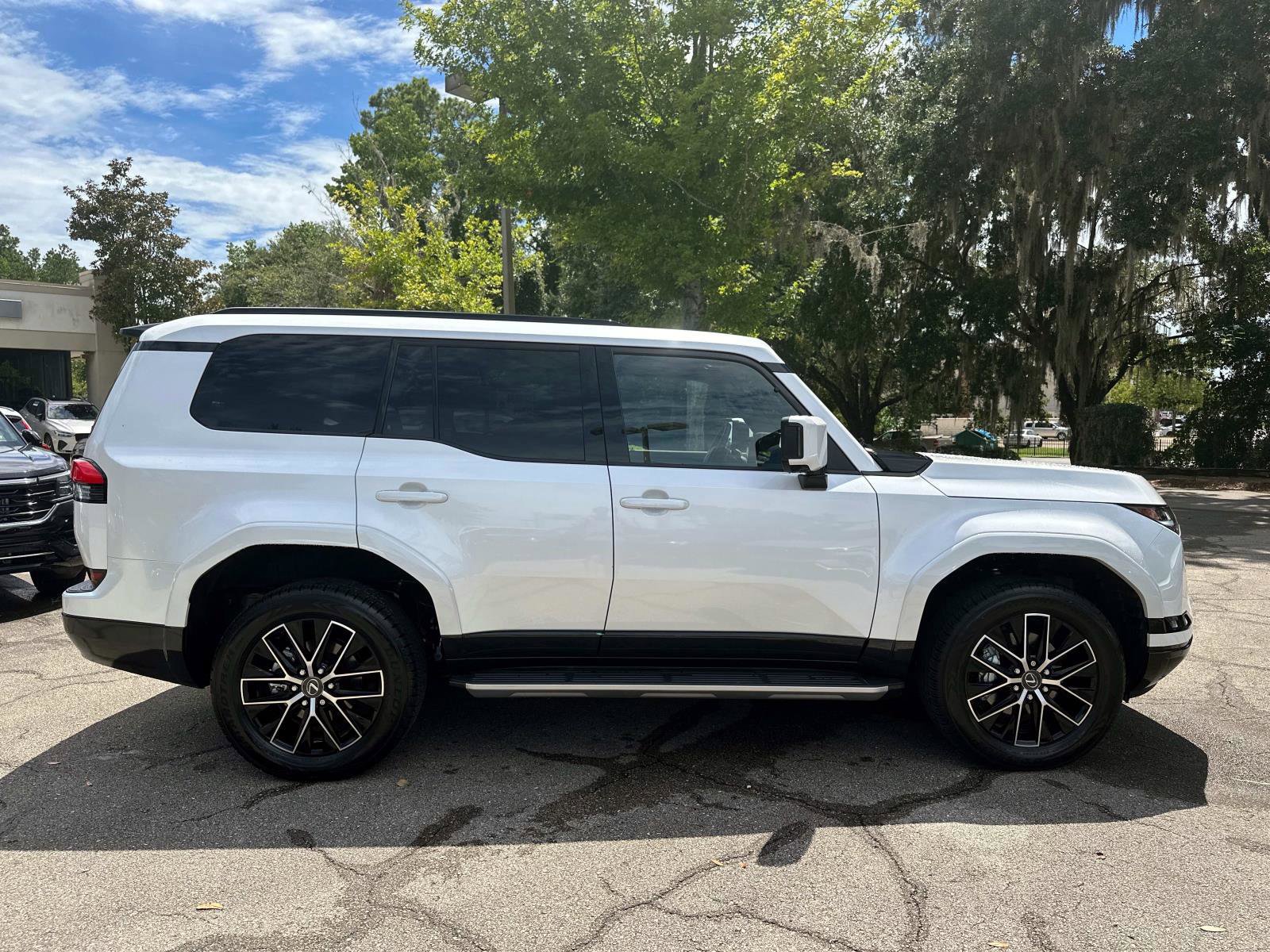 Used 2024 Lexus GX 550 image 2