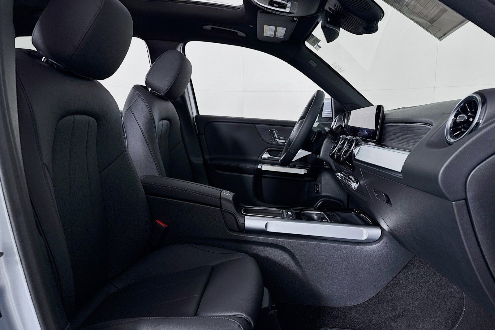 New 2026 Mercedes-Benz GLB 250 image 6