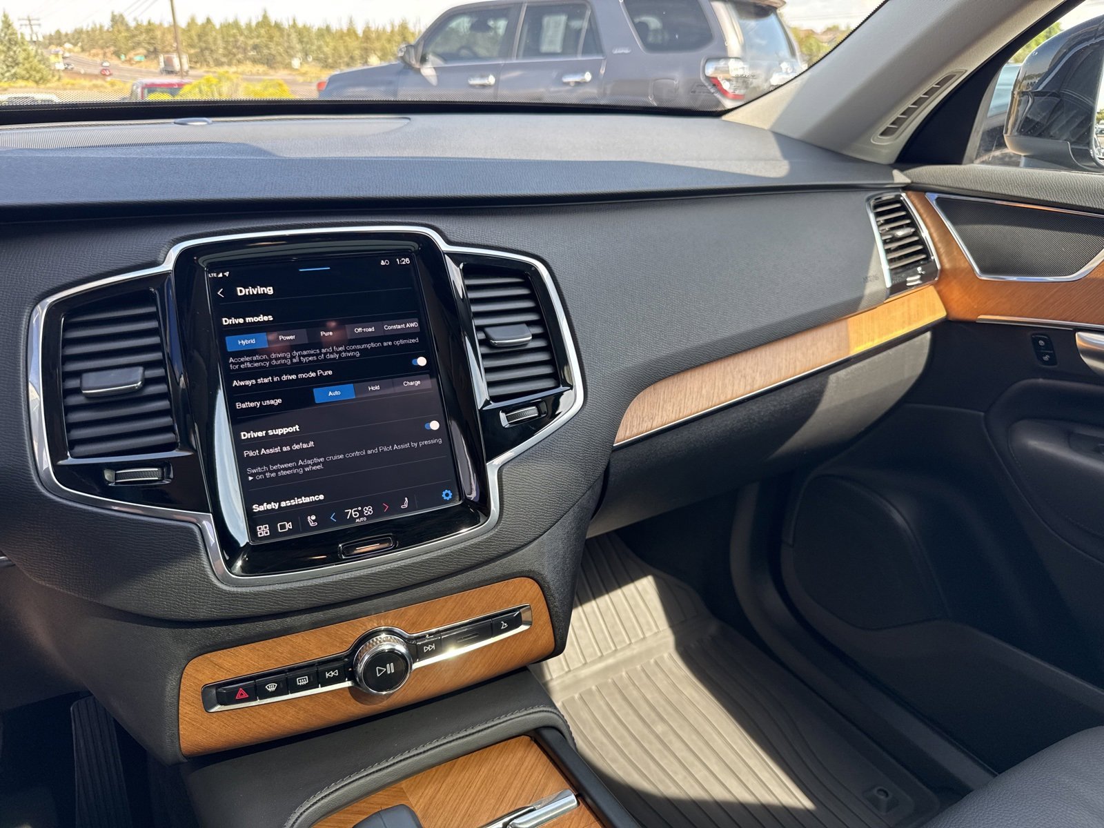 Used 2025 Volvo XC90 T8 Plus w/ Protection Package Premier image 25