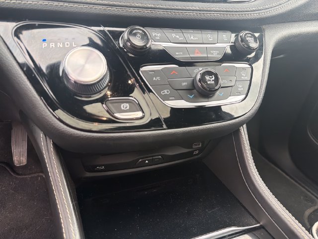 Used 2022 Chrysler Pacifica Limited w/ Uconnect Theater Family Group AWD/4WD image 19