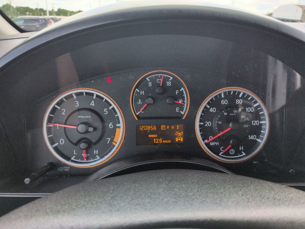 Used 2014 Nissan Titan SV w/ SV Premium Utility Package AWD/4WD image 16