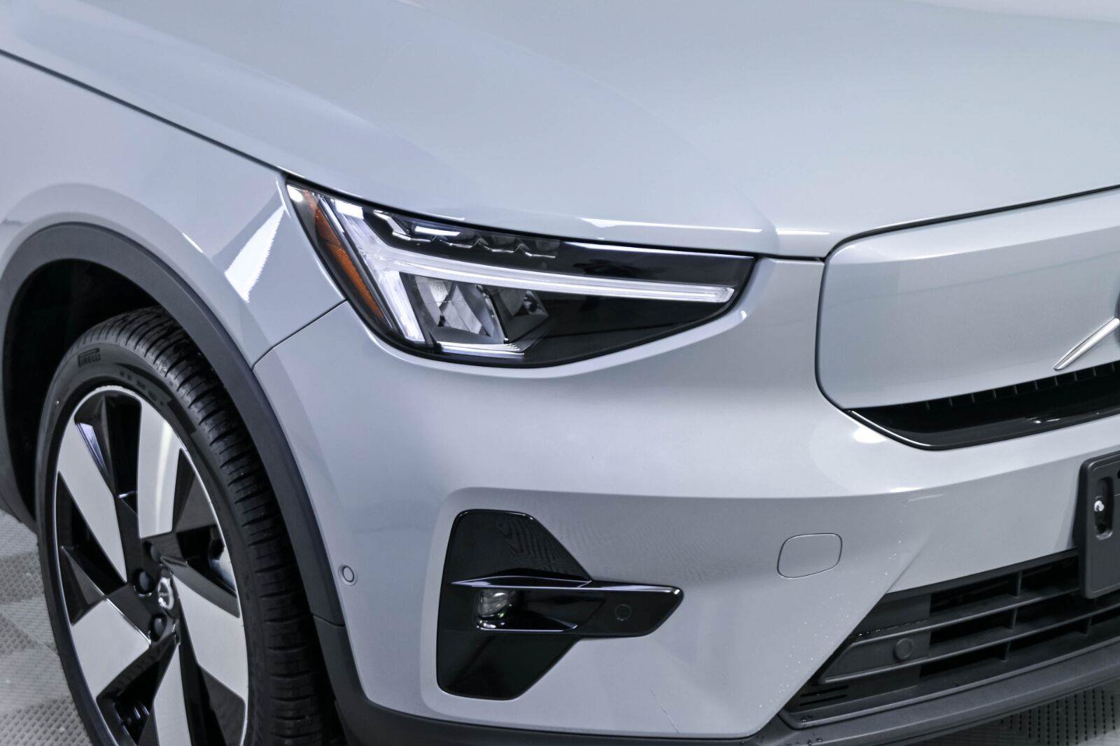 Certified 2024 Volvo C40 P8 Recharge Plus w/ Climate Package AWD/4WD image 35