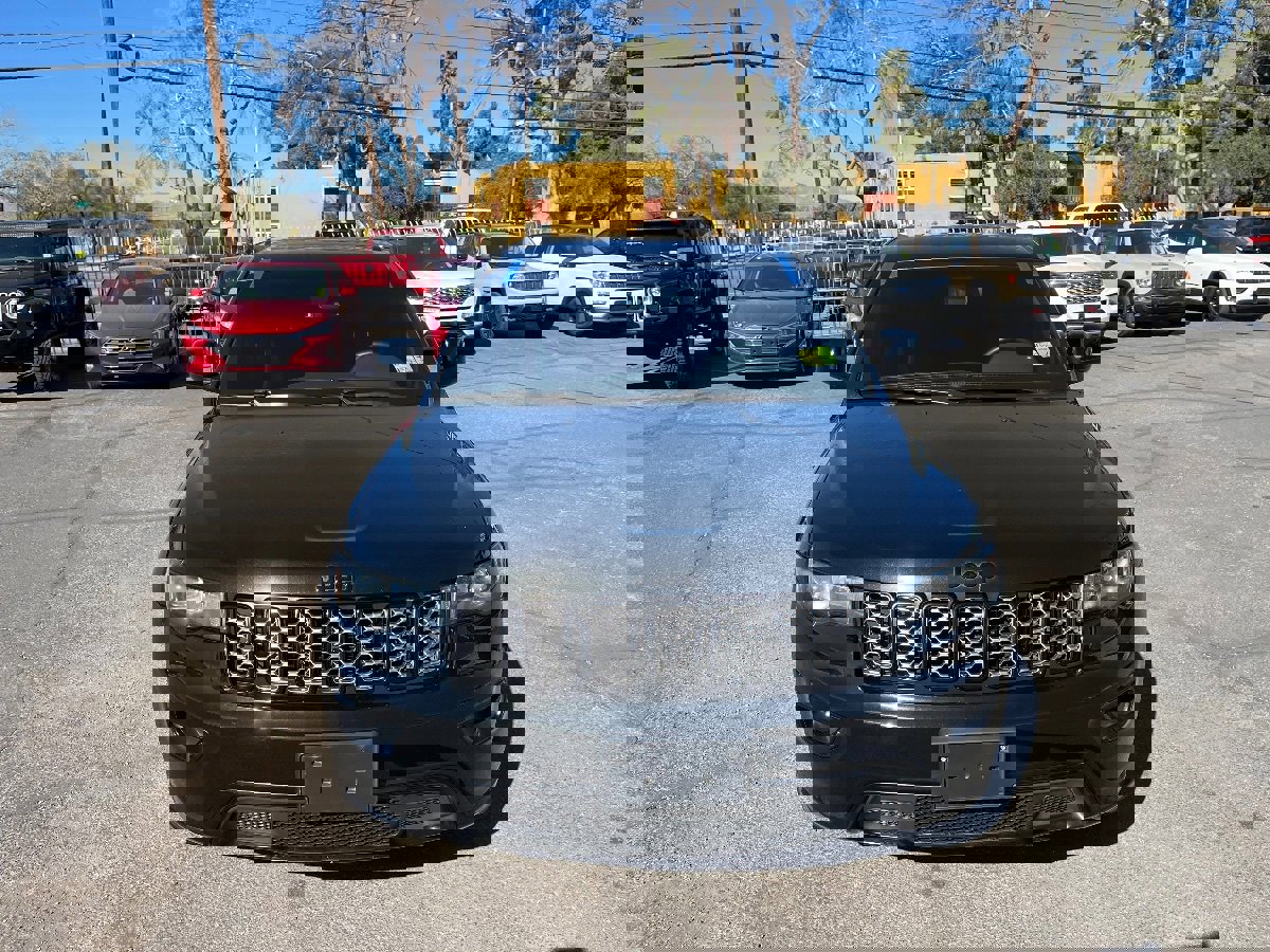 Used 2018 Jeep Grand Cherokee Altitude image 46