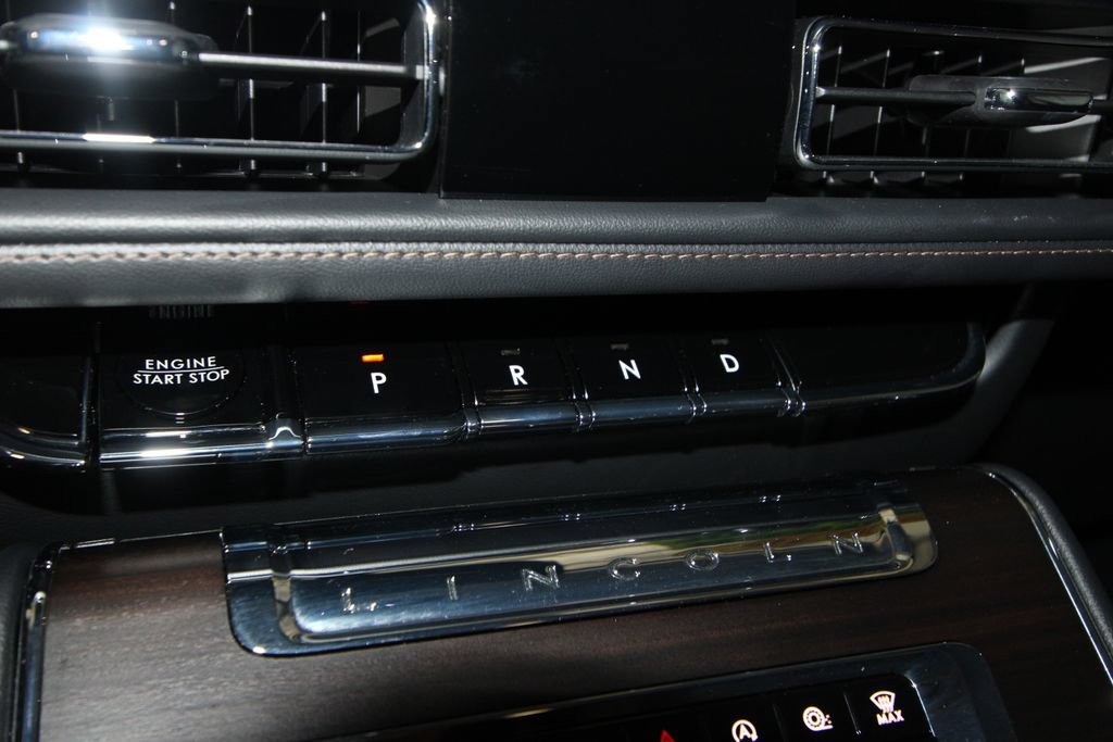 Used 2026 Lincoln Aviator Reserve AWD/4WD image 17