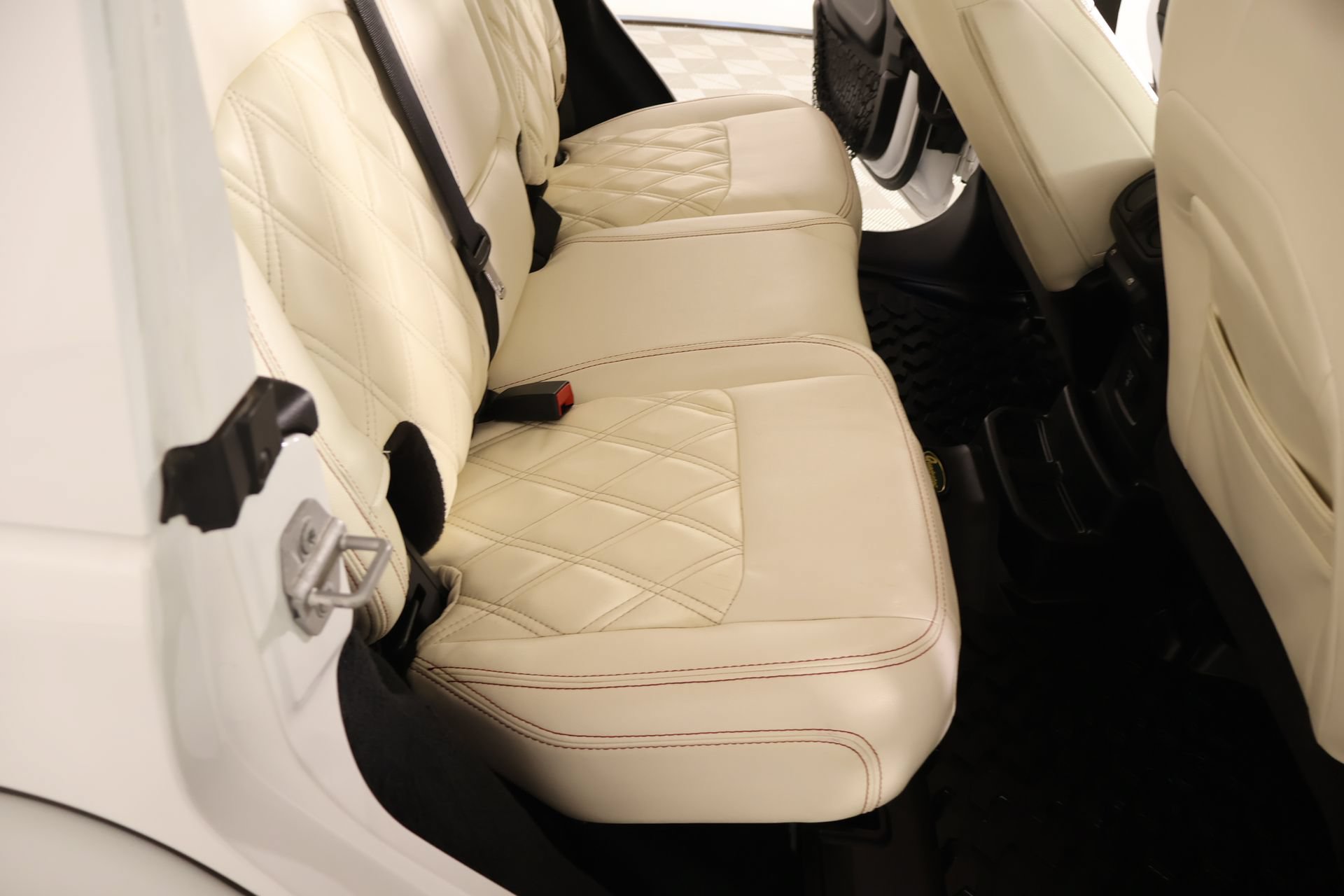 Used 2019 Jeep Wrangler Unlimited Sahara AWD/4WD image 15