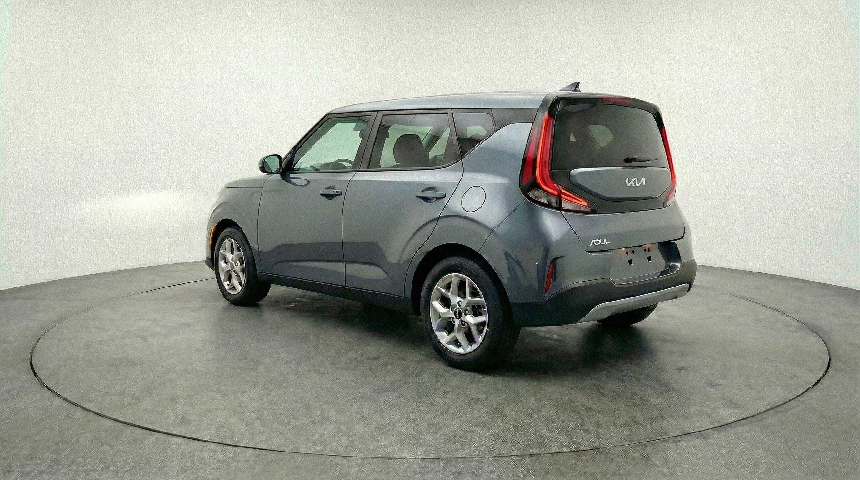 Used 2025 Kia Soul LX w/ LX Technology Package FWD image 6