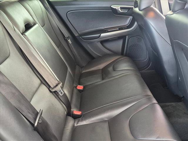 Used 2018 Volvo V60 T5 Cross Country image 19