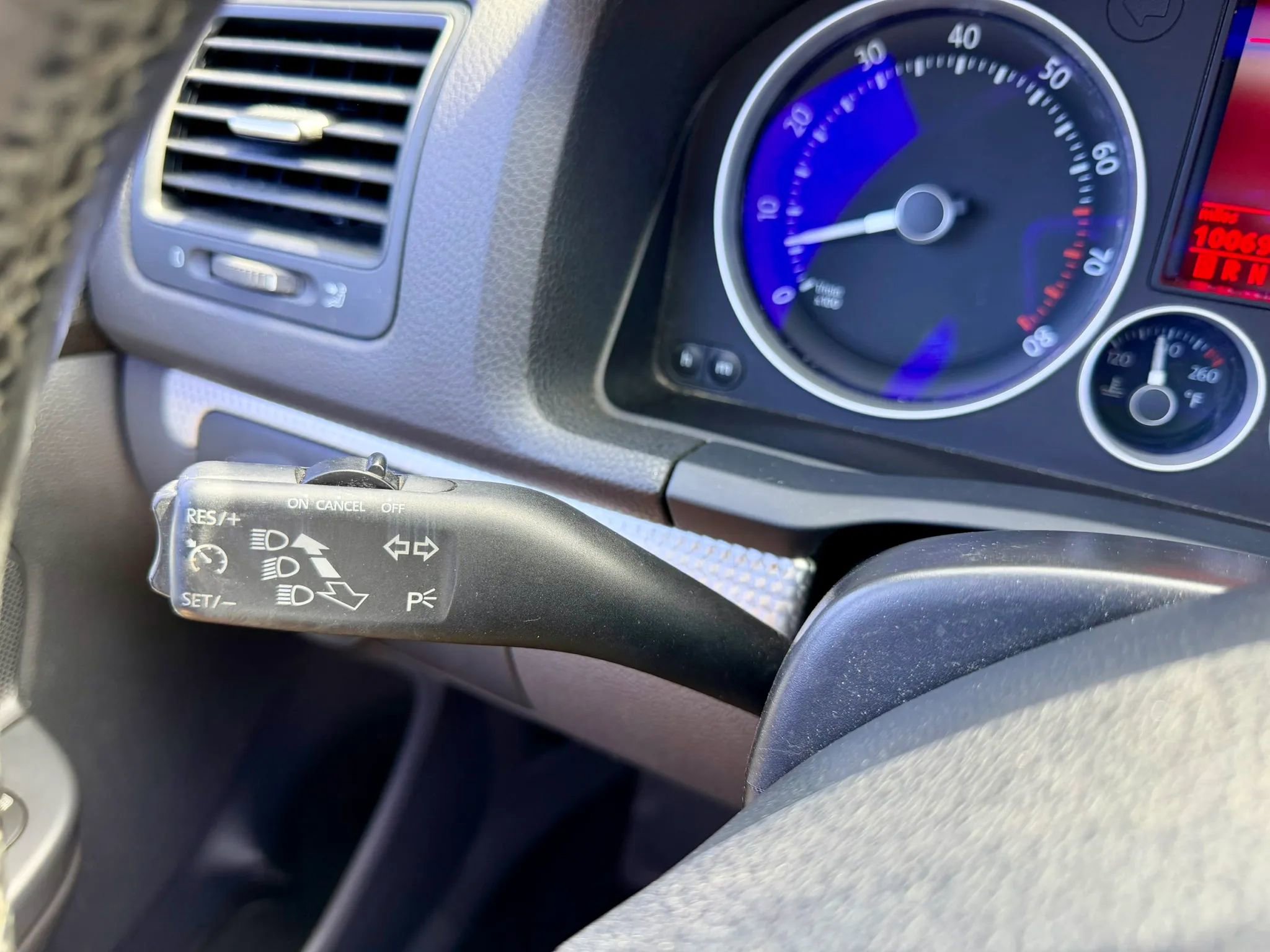 Used 2008 Volkswagen R32 image 30