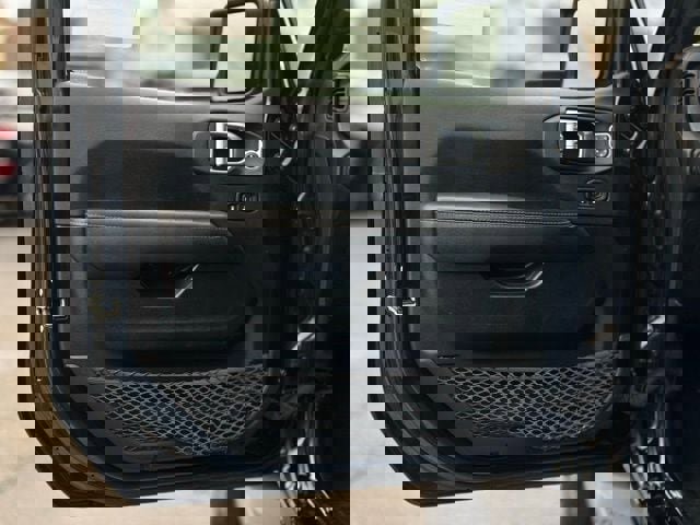 Used 2022 Jeep Wrangler Unlimited Sahara image 9