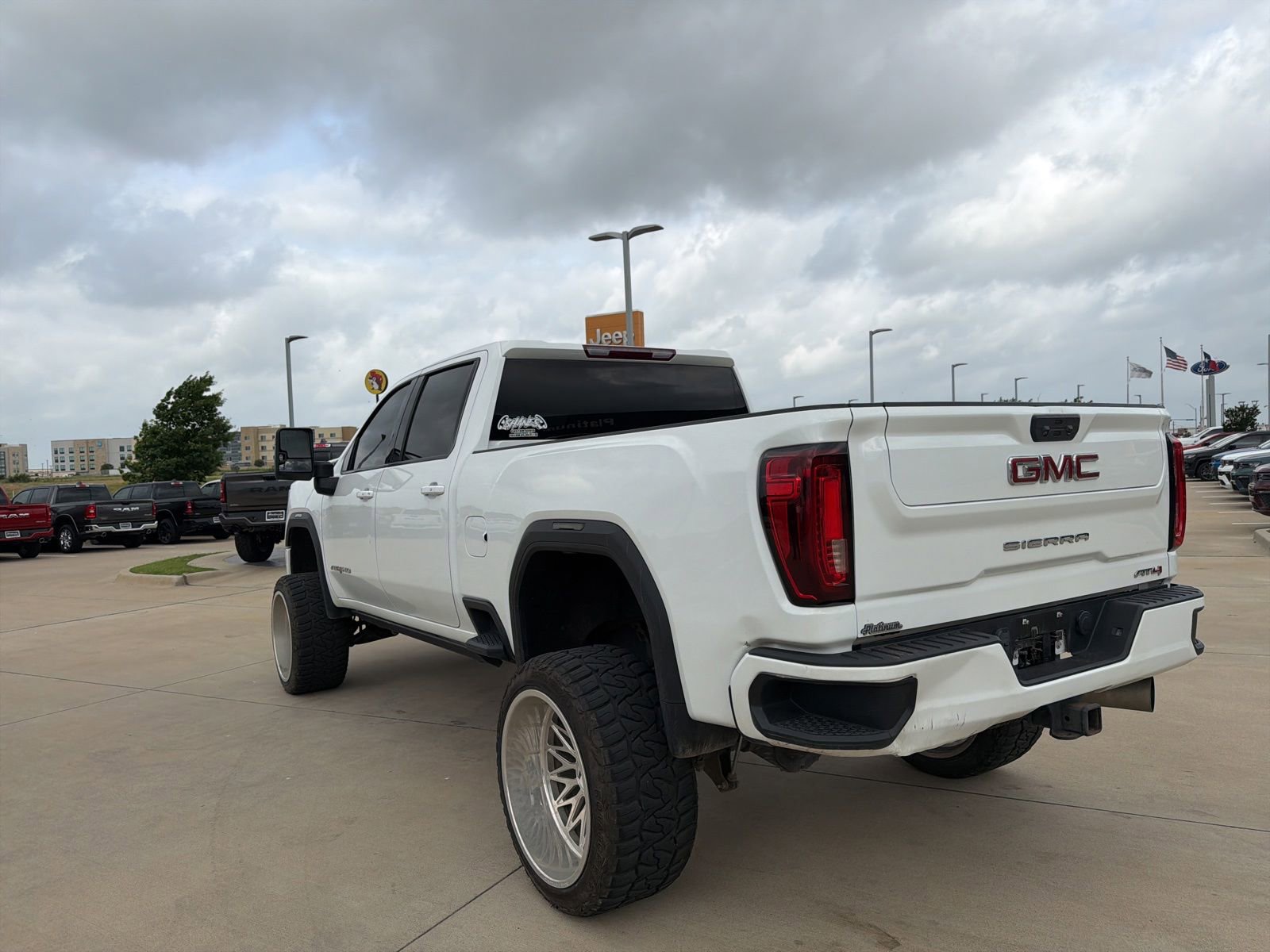 Used 2023 GMC Sierra 2500 AT4 AWD/4WD image 3