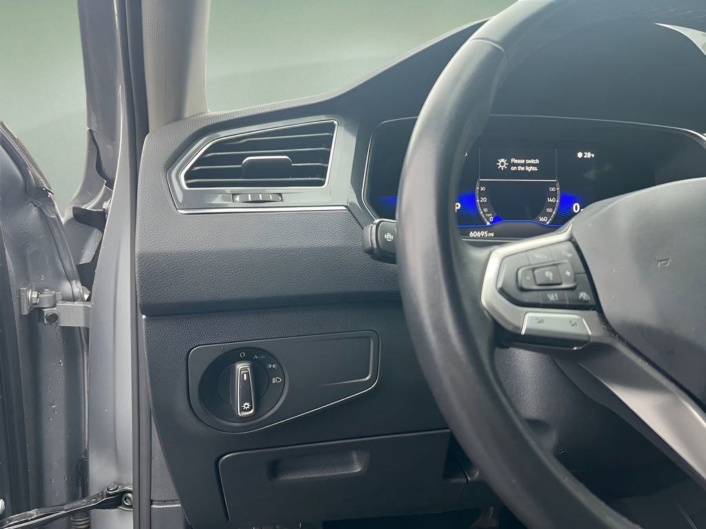 Used 2023 Volkswagen Tiguan SE image 12