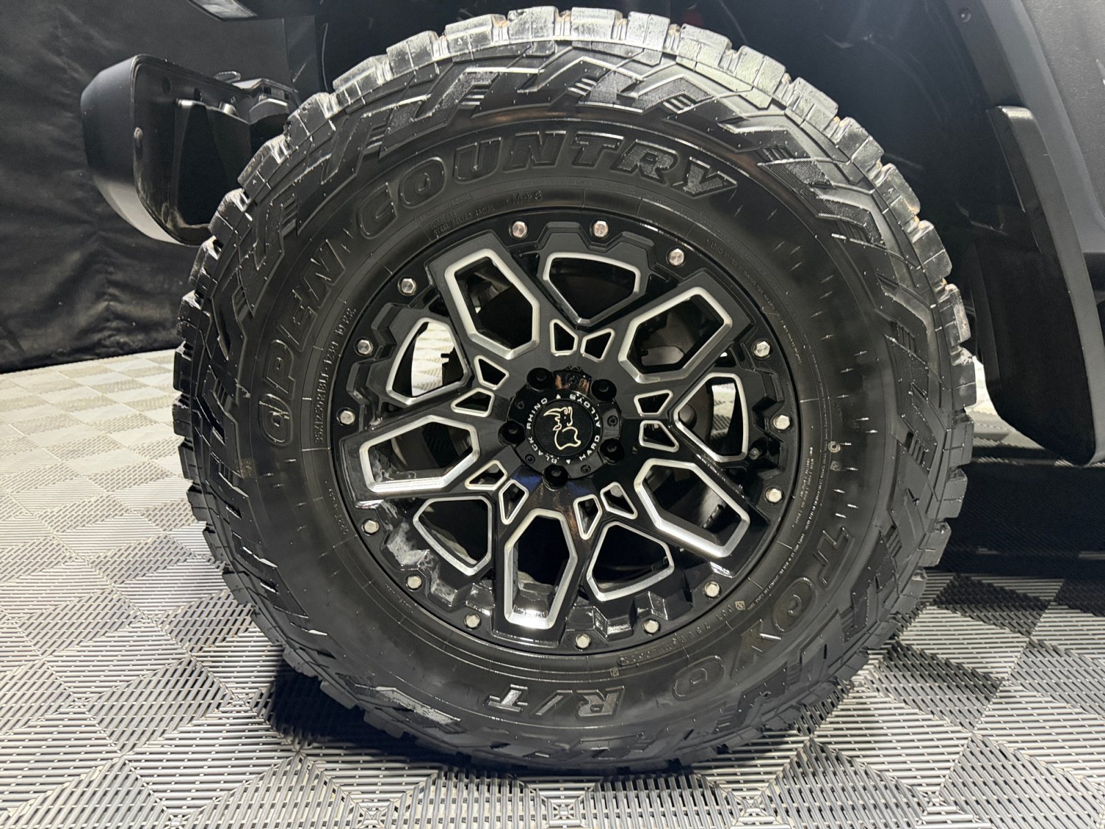 Used 2020 Jeep Gladiator Overland AWD/4WD image 11