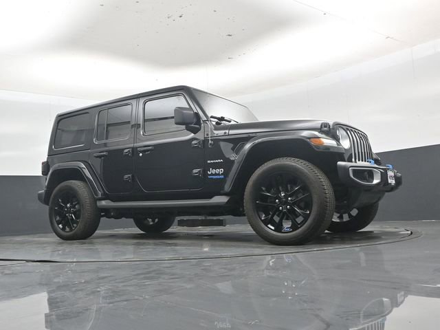 Used 2022 Jeep Wrangler Unlimited Sahara w/ Cold Weather Group AWD/4WD image 37