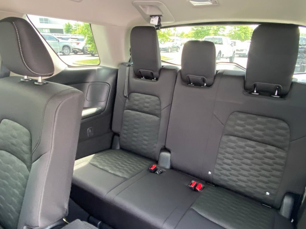 Used 2025 Nissan Pathfinder SV FWD image 27