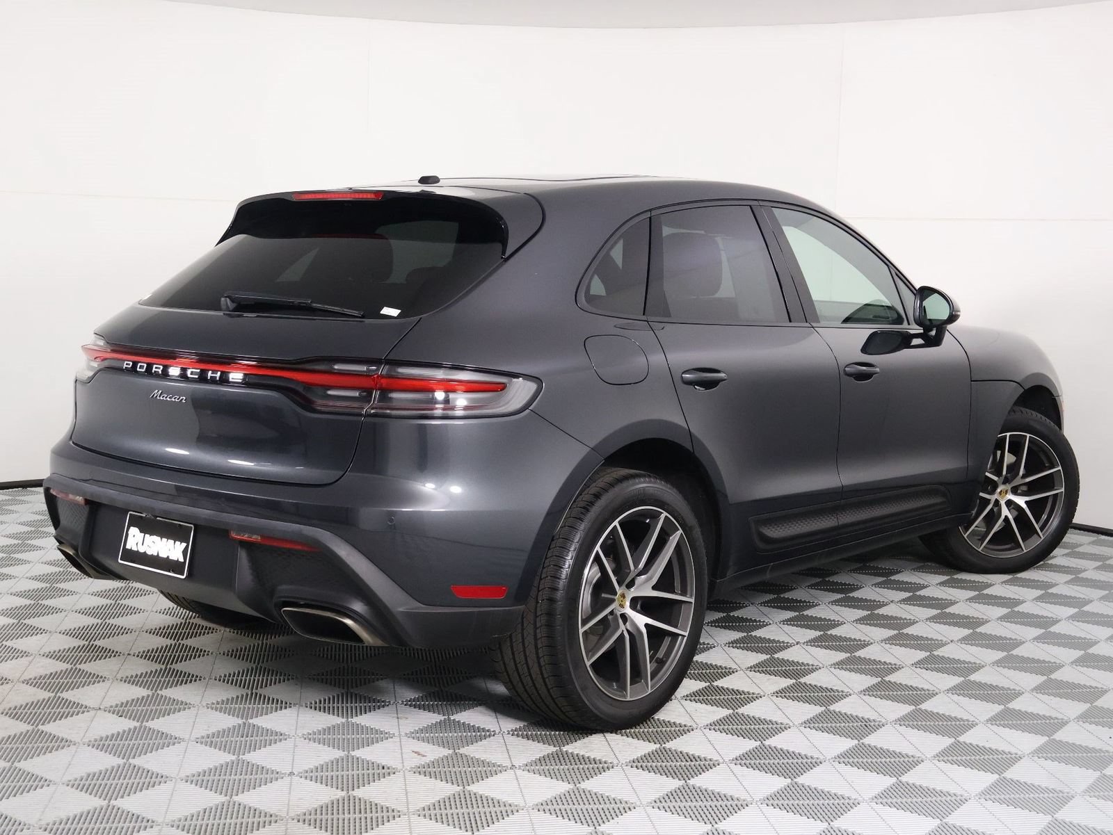 Certified 2024 Porsche Macan AWD/4WD image 7