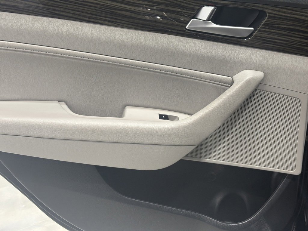 Used 2017 Hyundai Sonata Limited w/ Cargo Package image 25