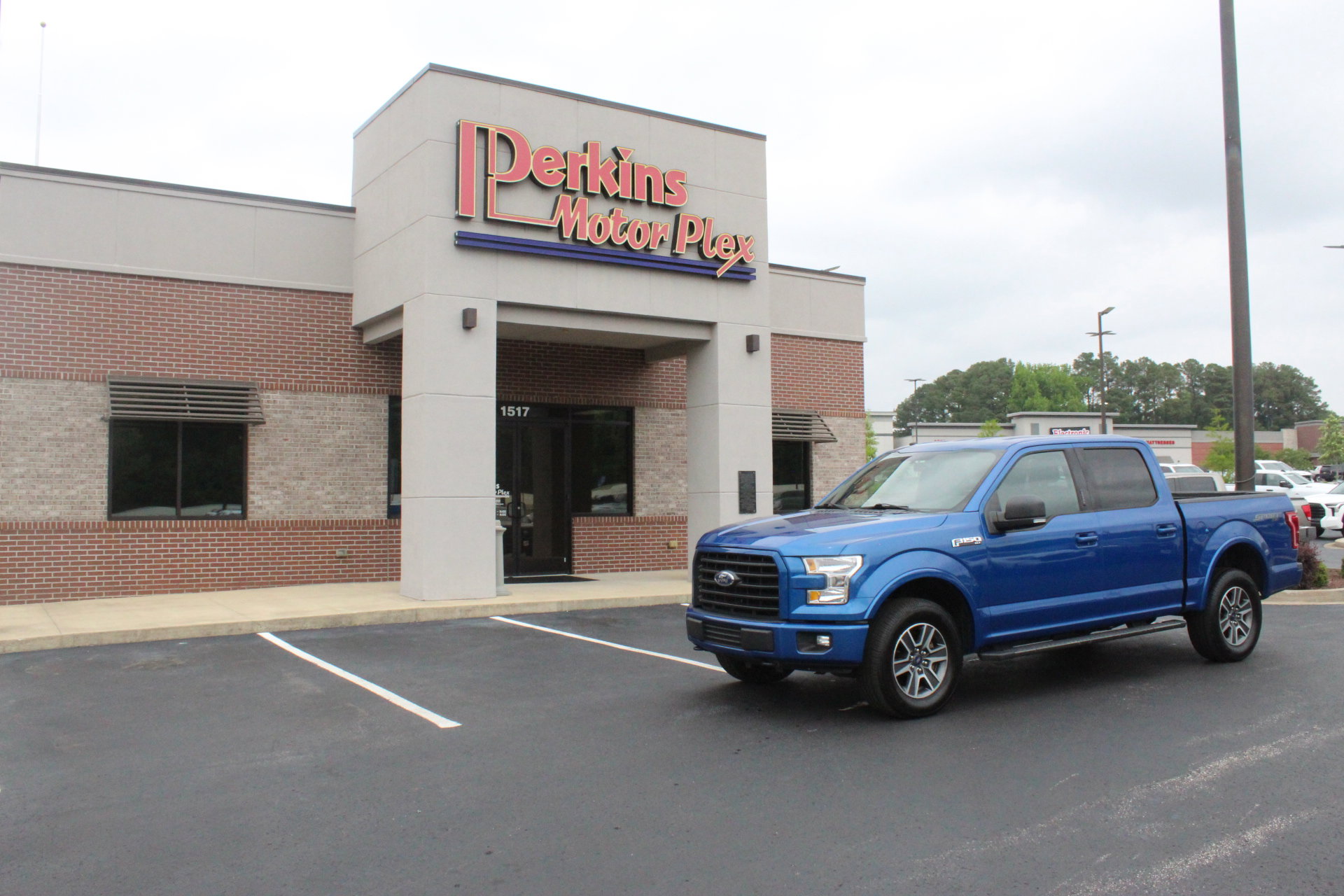 Used 2017 Ford F150 XLT w/ Equipment Group 302A Luxury AWD/4WD image 37