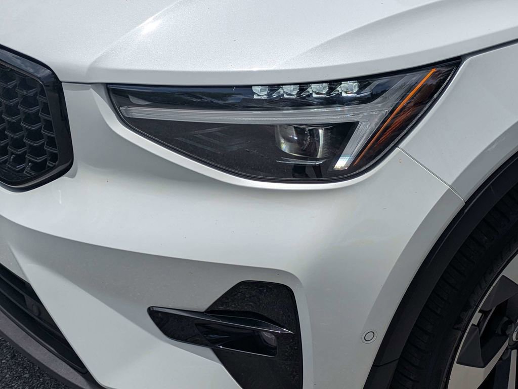 Certified 2026 Volvo XC40 B5 Plus AWD/4WD image 9