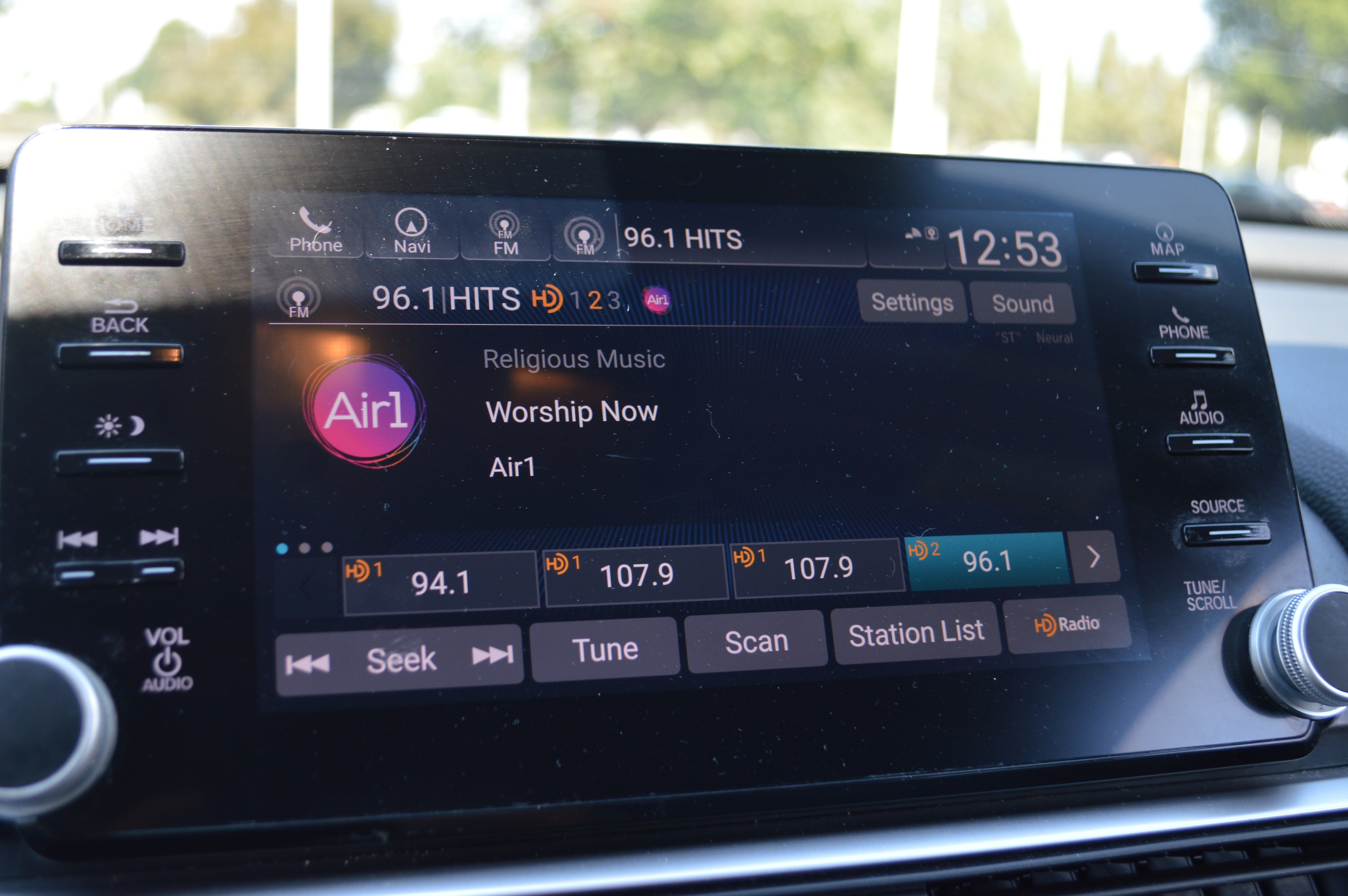Used 2018 Honda Accord Touring image 16