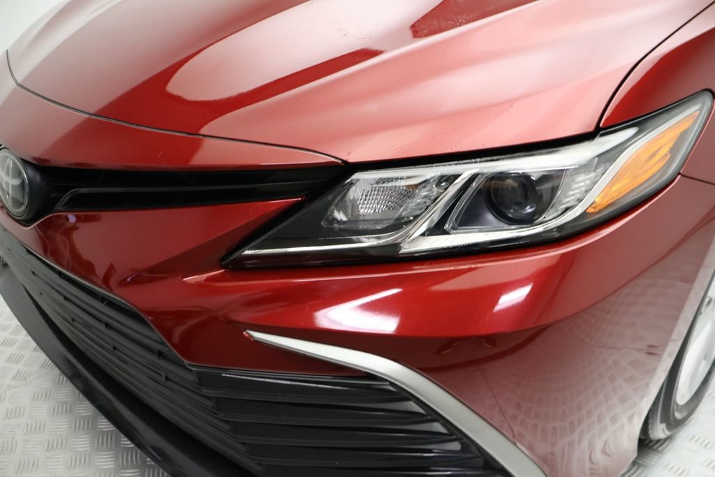 Used 2022 Toyota Camry LE image 3