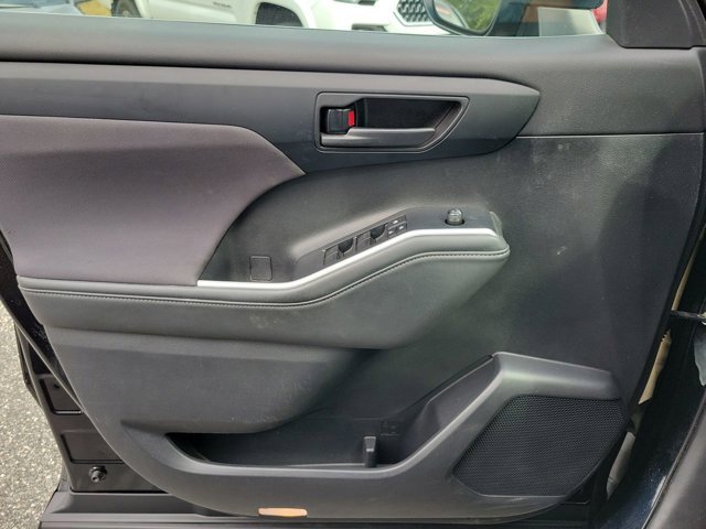 Used 2022 Toyota Highlander L image 34