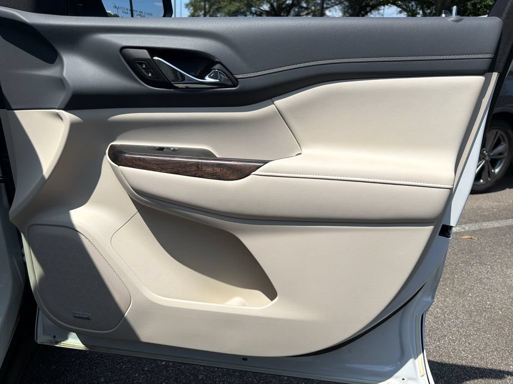 Used 2021 GMC Acadia Denali w/ Denali Technology Package FWD image 36