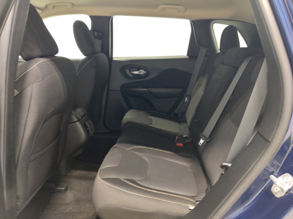 Used 2015 Jeep Cherokee Latitude w/ Cold Weather Group image 18