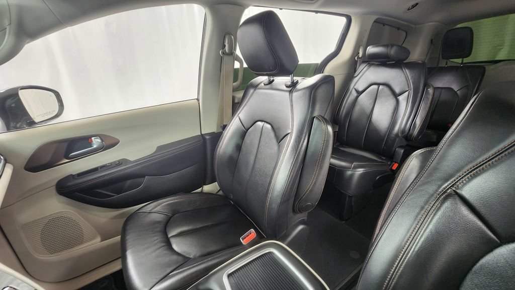 Used 2017 Chrysler Pacifica Touring-L Plus FWD image 13