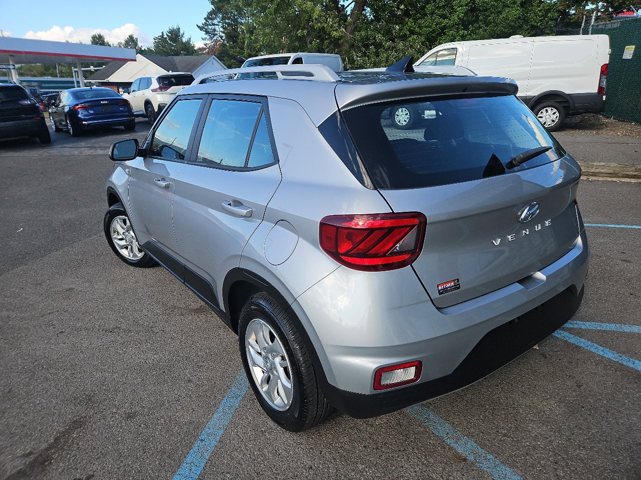 Used 2020 Hyundai Venue SEL image 5