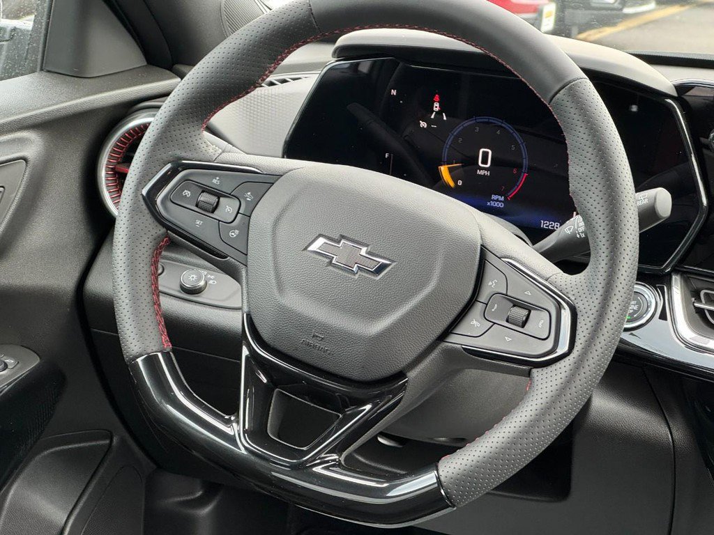 Certified 2025 Chevrolet Trax RS w/ Driver Confidence Package FWD image 12