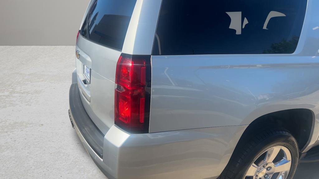 Used 2017 Chevrolet Suburban LT RWD image 12