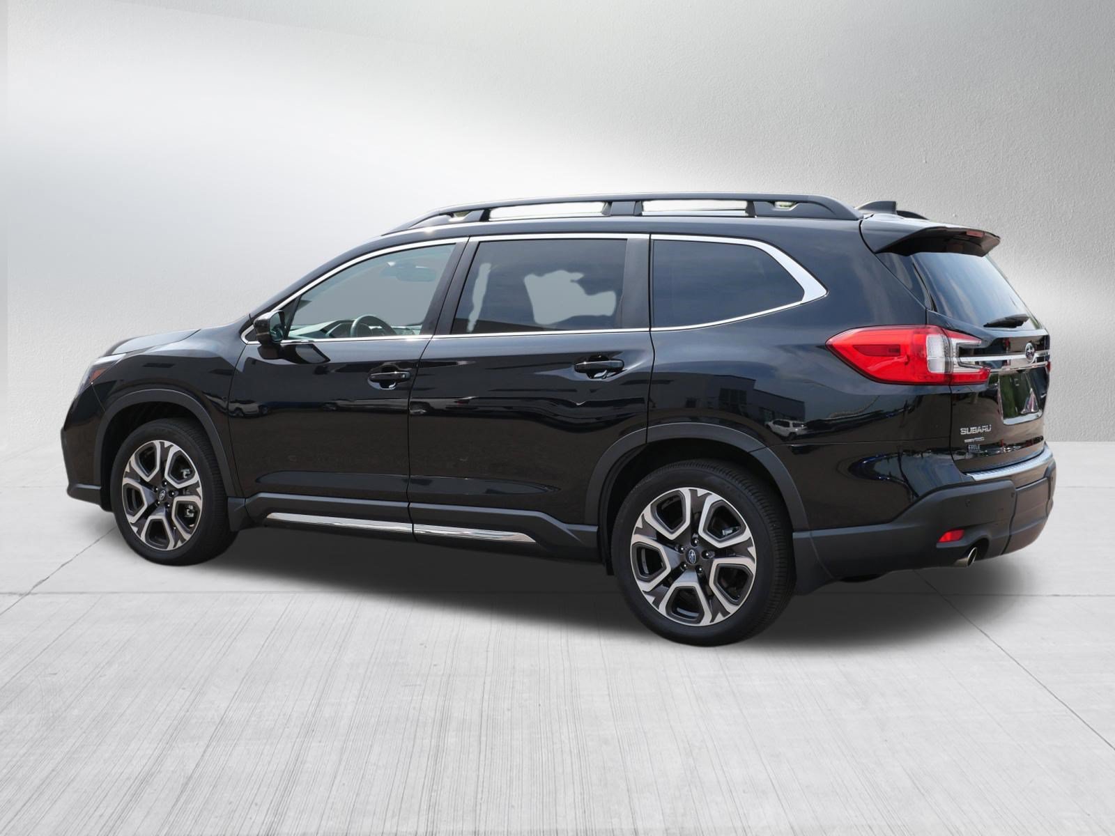 Used 2024 Subaru Ascent Limited w/ Technology Package AWD/4WD image 5