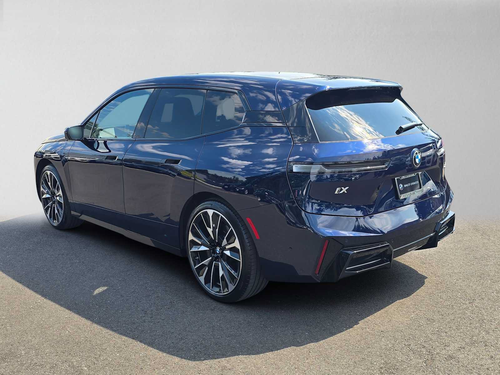 Used 2026 BMW iX xDrive45 w/ M Sport Package AWD/4WD image 5