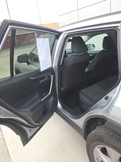 Used 2025 Toyota RAV4 XLE AWD/4WD image 18