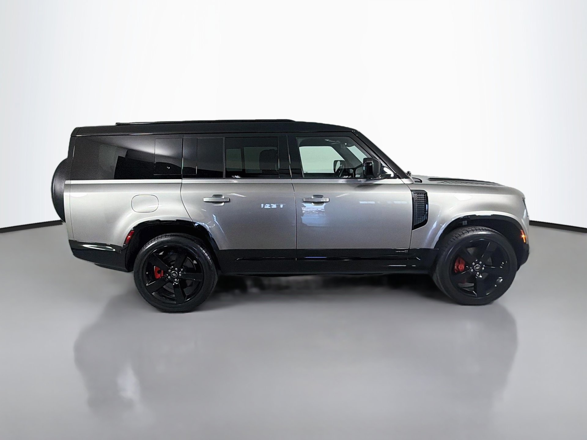 Used 2023 Land Rover Defender 130 X AWD/4WD image 5