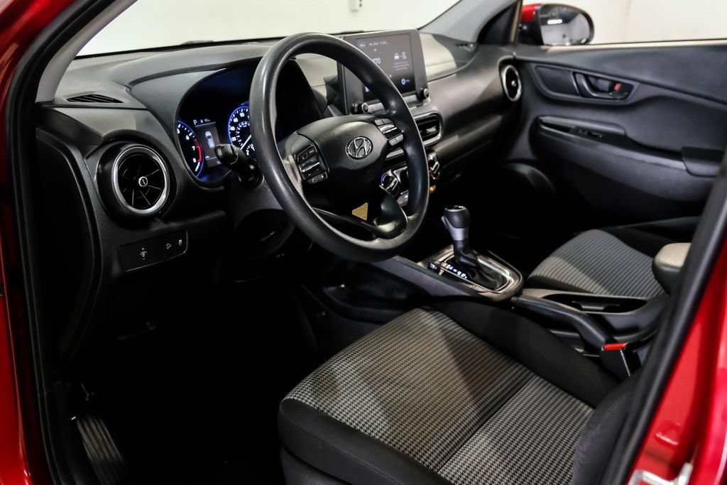 Used 2023 Hyundai Kona SE FWD image 3