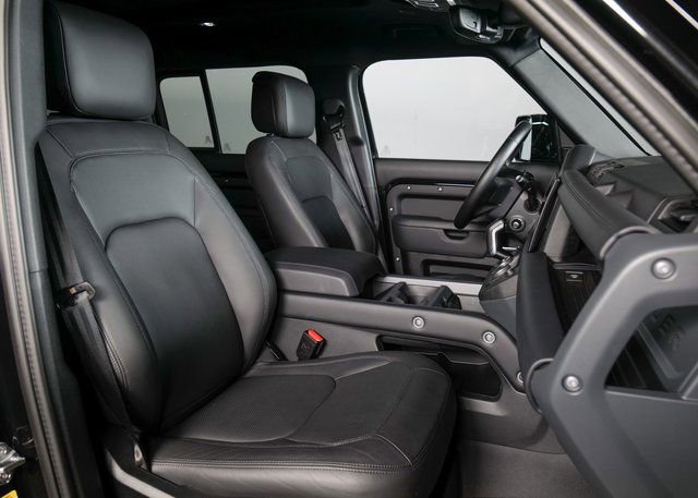 Used 2025 Land Rover Defender 110 S image 3